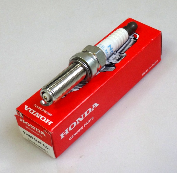 Свеча зажигания (SILMAR8A9S) (NGK) Honda - мотозапчасть Свеча зажигания (SILMAR8A9S) (NGK) Honda - фото 1